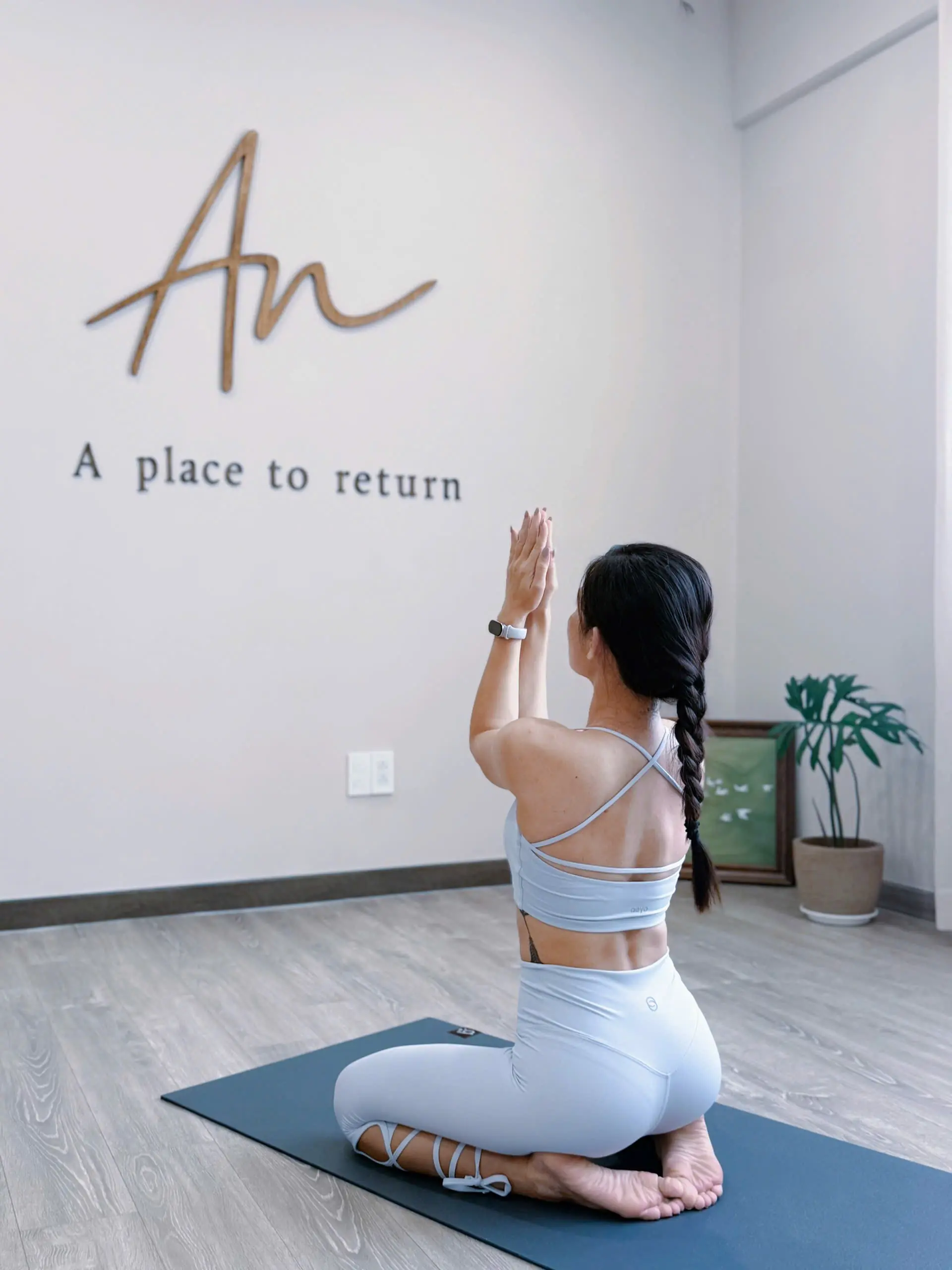 YÊN'S YOGA STUDIO